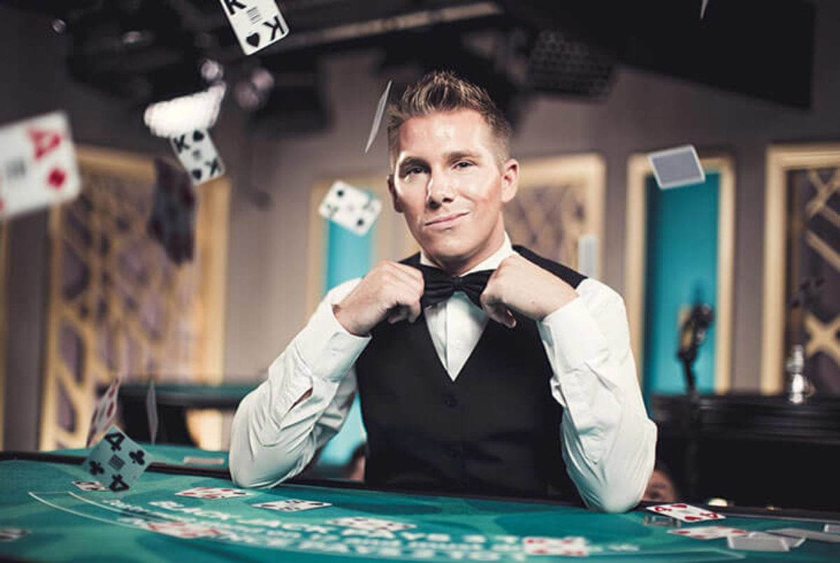 Dealer là gì? Vai trò của Dealer trong những ván game là gì? 4 Dealer là gì?